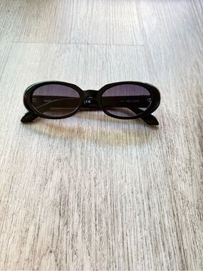 Quay Australia Black Oval Sunglasses - Felt Cute